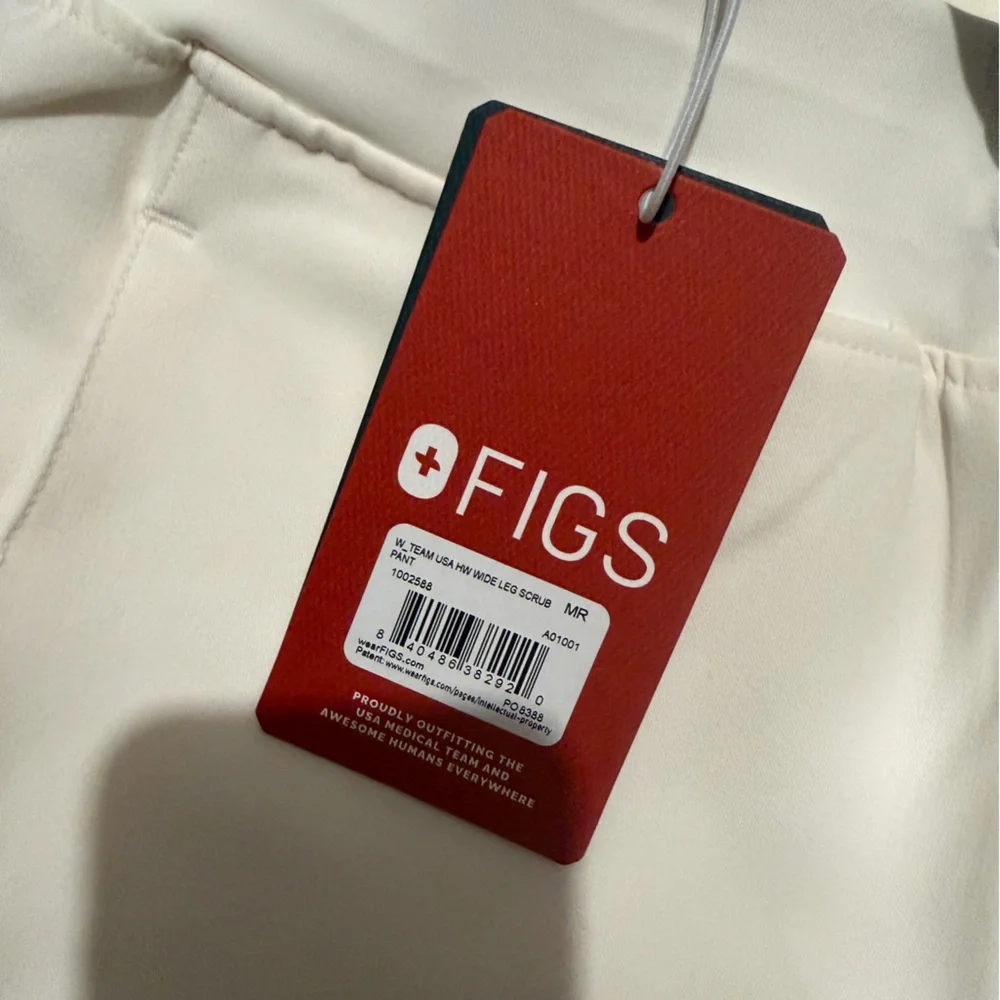 FIGS Cream Scrub Pants with Red Brand Tag - Picture 2 of 2